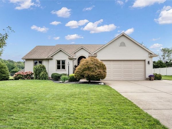 3905 Meander Drive , Mineral Ridge, OH 44440