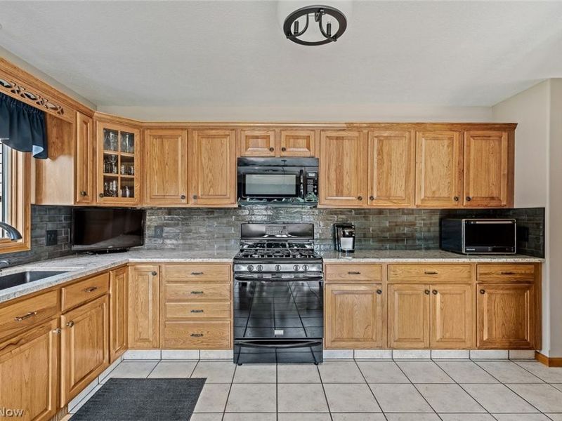 3905 Meander Drive, Mineral Ridge, OH 44440 Photo 13