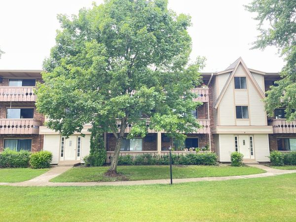 4 Parkside Court , Unit 7, Vernon Hills, IL 60061