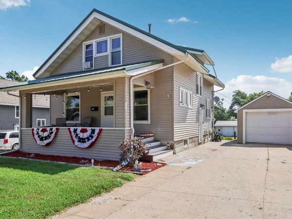 1903 10th Avenue, Belle Plaine, IA 52208
