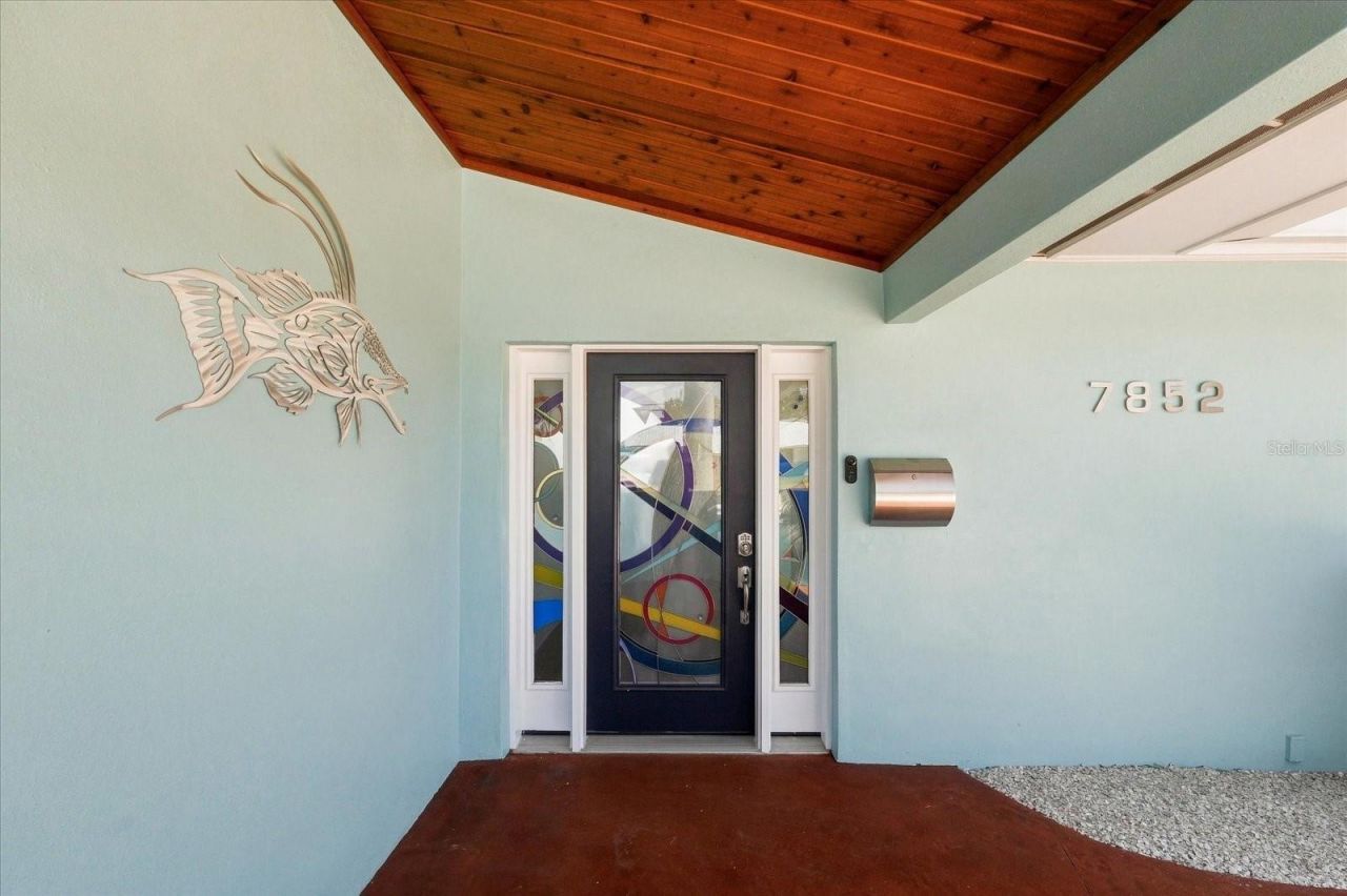 7852 Causeway Boulevard S, Saint Petersburg, FL 33707 Photo