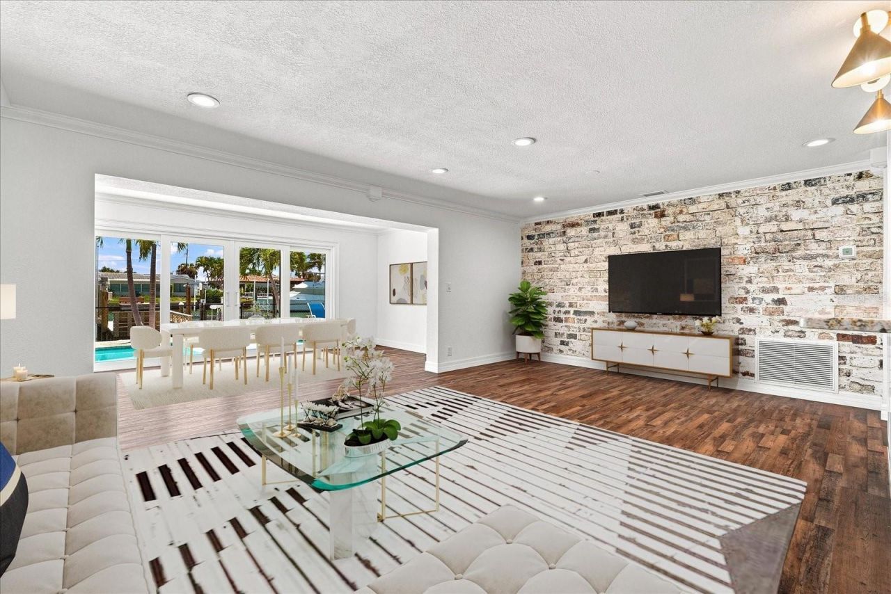 7852 Causeway Boulevard S, Saint Petersburg, FL 33707 Photo
