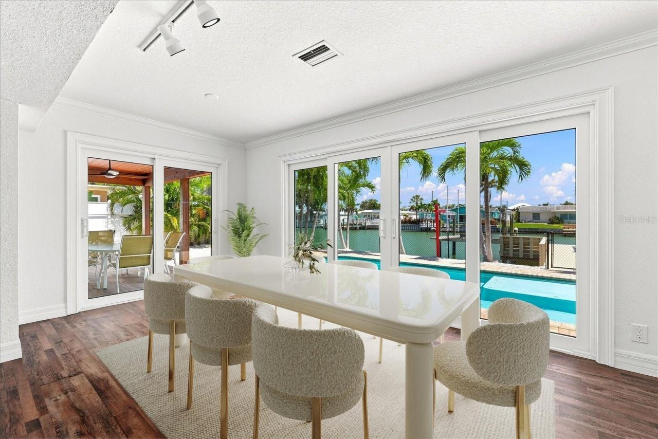 7852 Causeway Boulevard S, Saint Petersburg, FL 33707 Photo