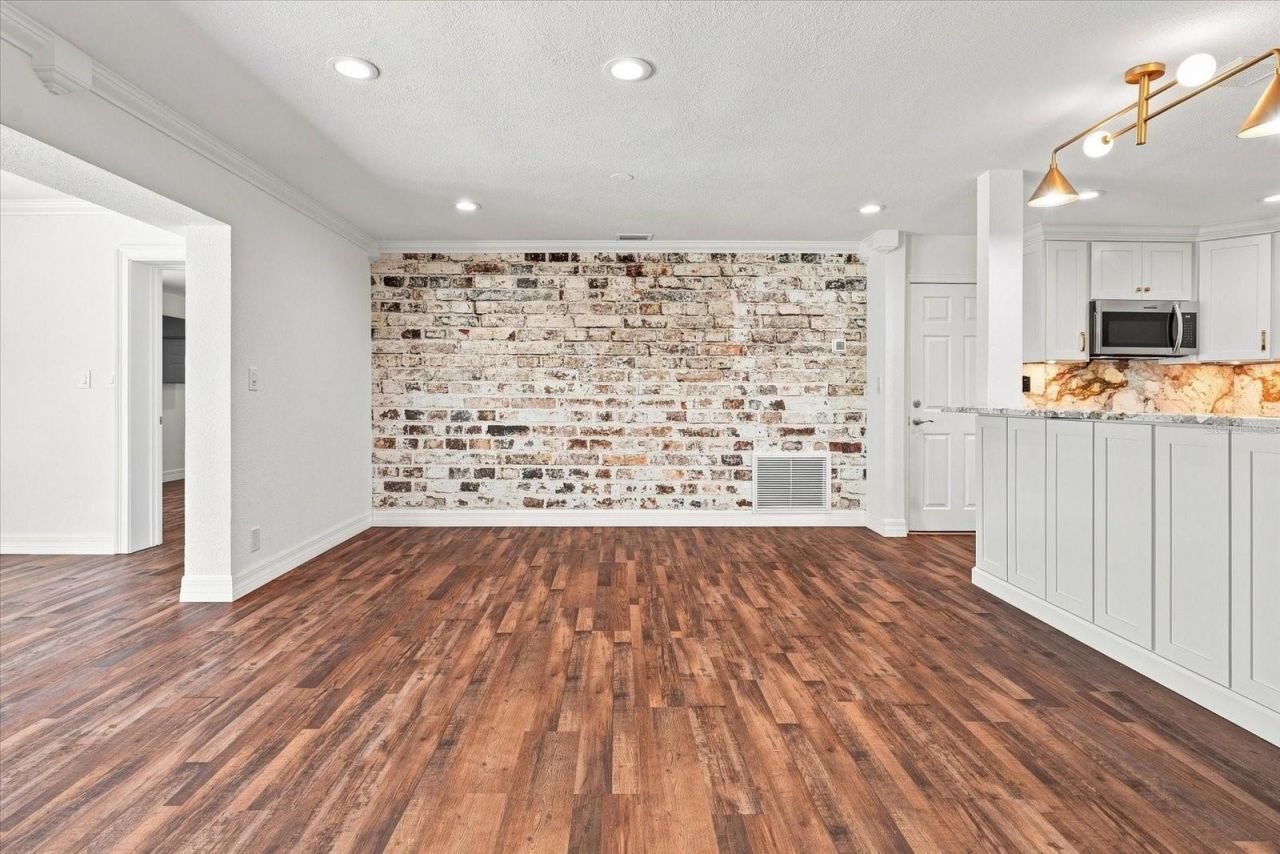 7852 Causeway Boulevard S, Saint Petersburg, FL 33707 Photo