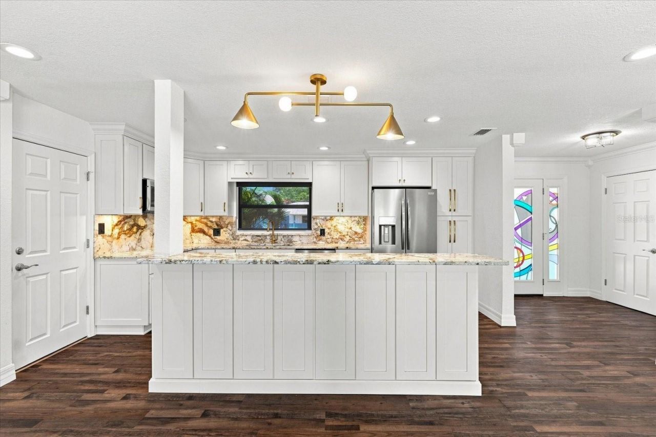 7852 Causeway Boulevard S, Saint Petersburg, FL 33707 Photo