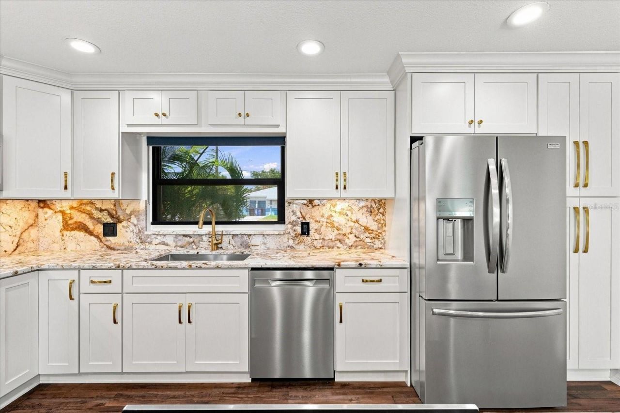 7852 Causeway Boulevard S, Saint Petersburg, FL 33707 Photo