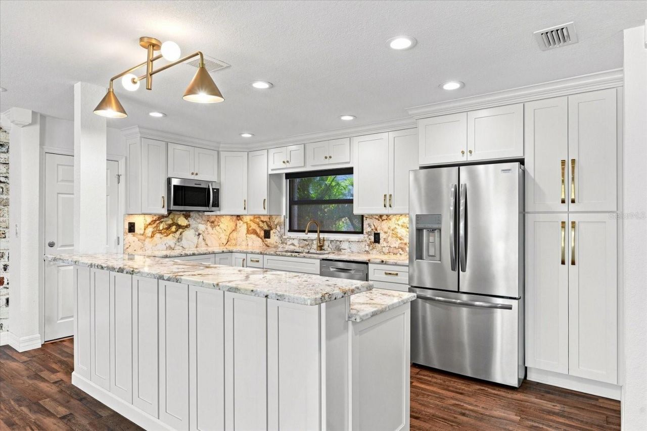 7852 Causeway Boulevard S, Saint Petersburg, FL 33707 Photo