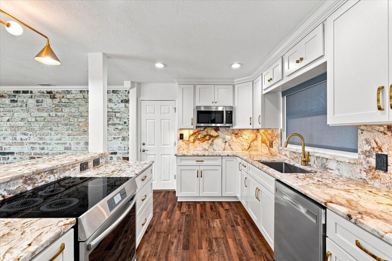 7852 Causeway Boulevard S, Saint Petersburg, FL 33707 Photo