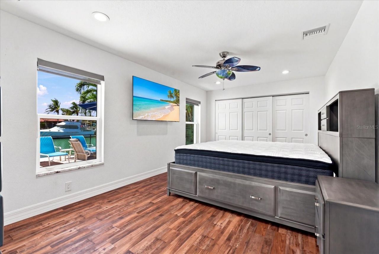 7852 Causeway Boulevard S, Saint Petersburg, FL 33707 Photo