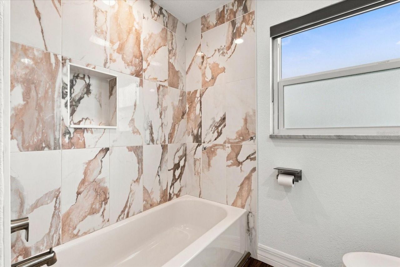 7852 Causeway Boulevard S, Saint Petersburg, FL 33707 Photo