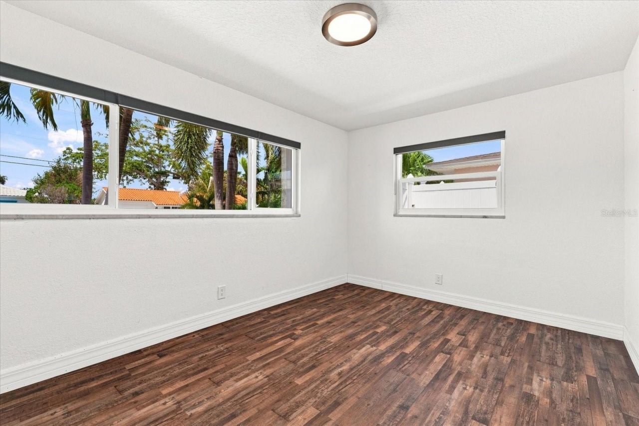 7852 Causeway Boulevard S, Saint Petersburg, FL 33707 Photo