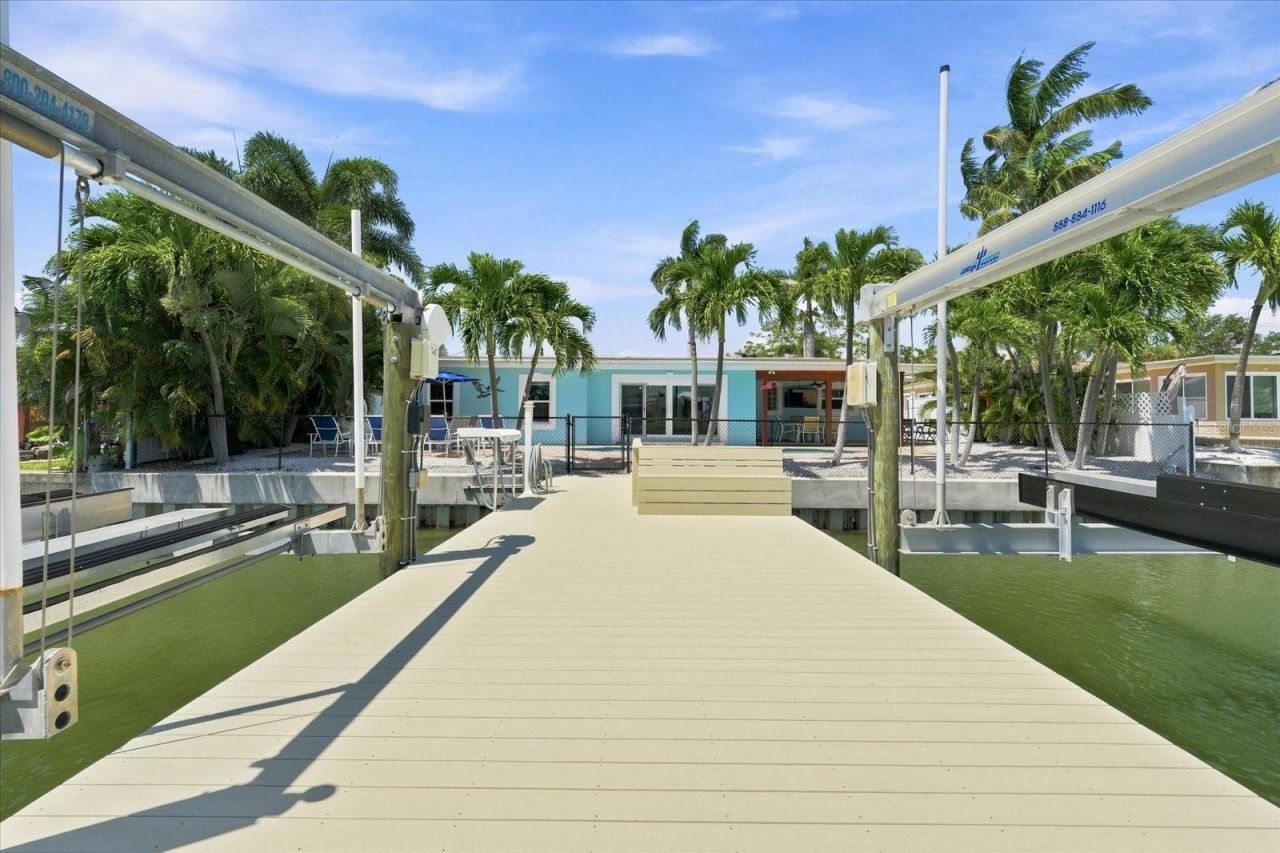 7852 Causeway Boulevard S, Saint Petersburg, FL 33707 Photo