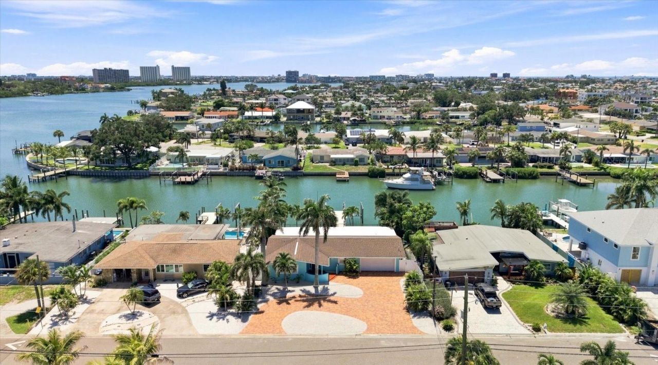 7852 Causeway Boulevard S, Saint Petersburg, FL 33707 Photo