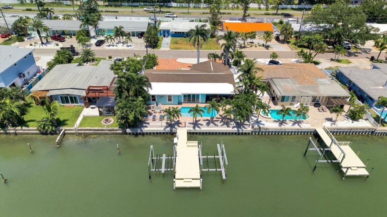 7852 Causeway Boulevard S, Saint Petersburg, FL 33707 Photo