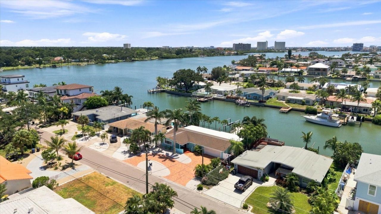 7852 Causeway Boulevard S, Saint Petersburg, FL 33707 Photo