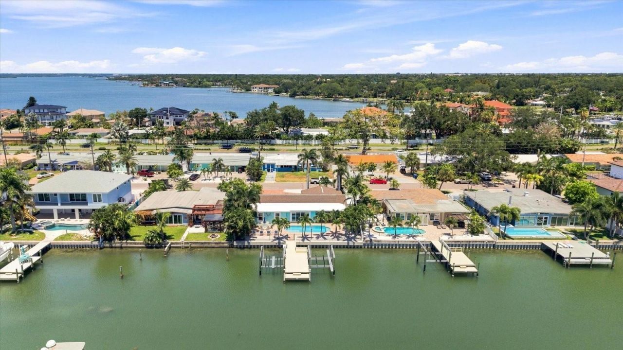 7852 Causeway Boulevard S, Saint Petersburg, FL 33707 Photo
