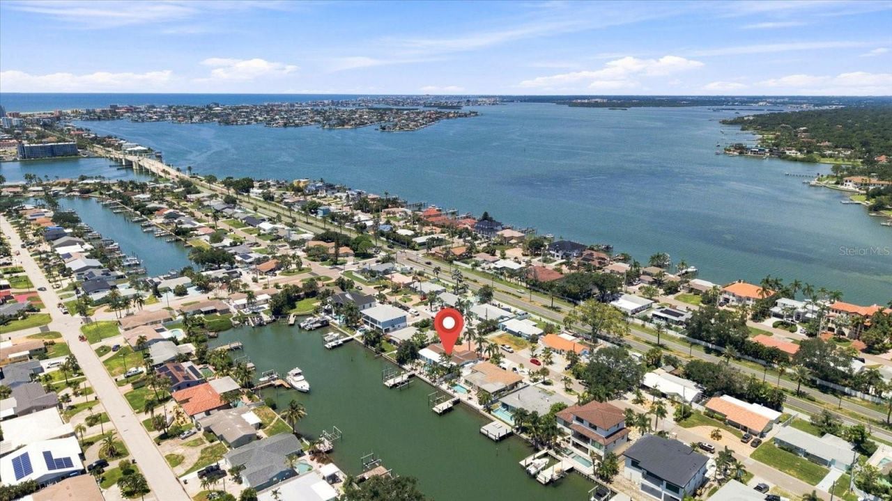 7852 Causeway Boulevard S, Saint Petersburg, FL 33707 Photo