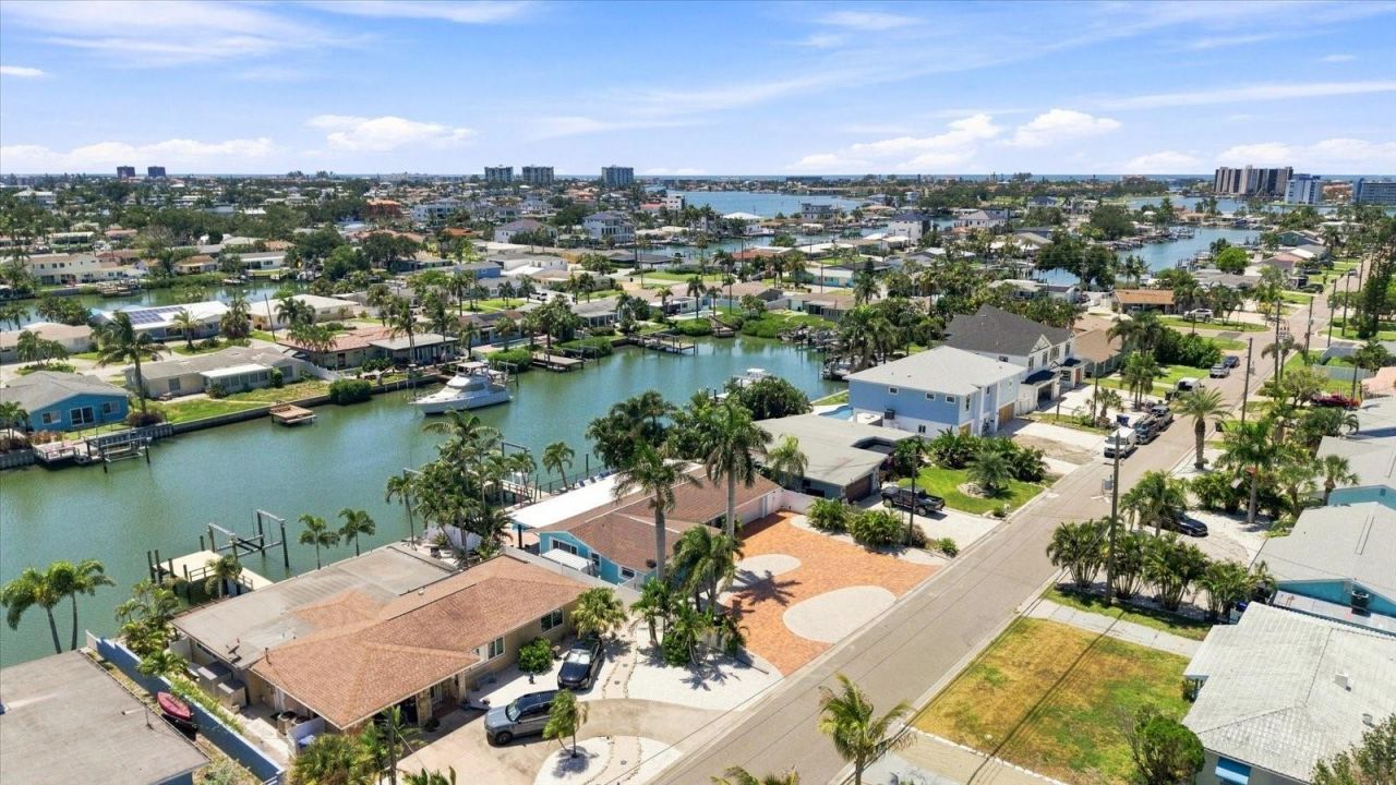 7852 Causeway Boulevard S, Saint Petersburg, FL 33707 Photo