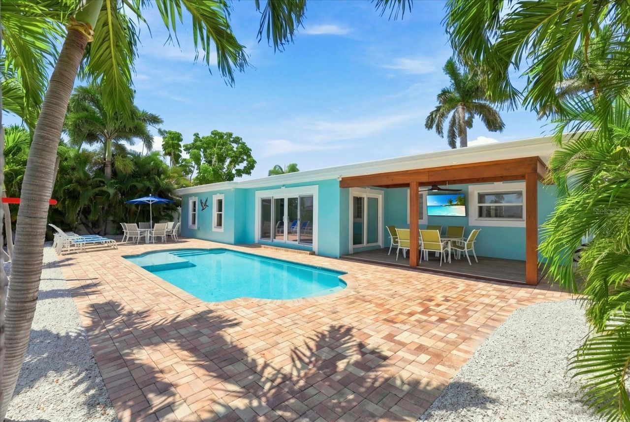 7852 Causeway Boulevard S, Saint Petersburg, FL 33707 Photo