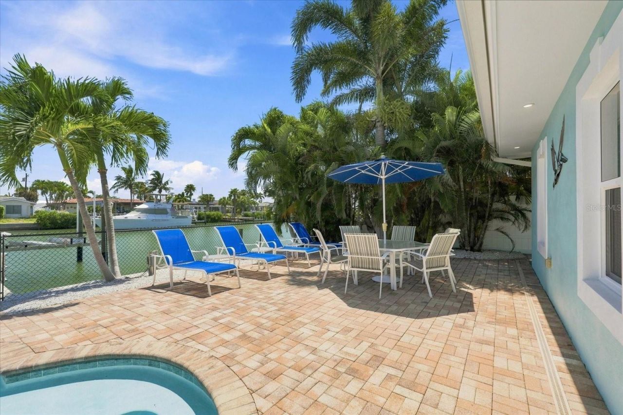 7852 Causeway Boulevard S, Saint Petersburg, FL 33707 Photo
