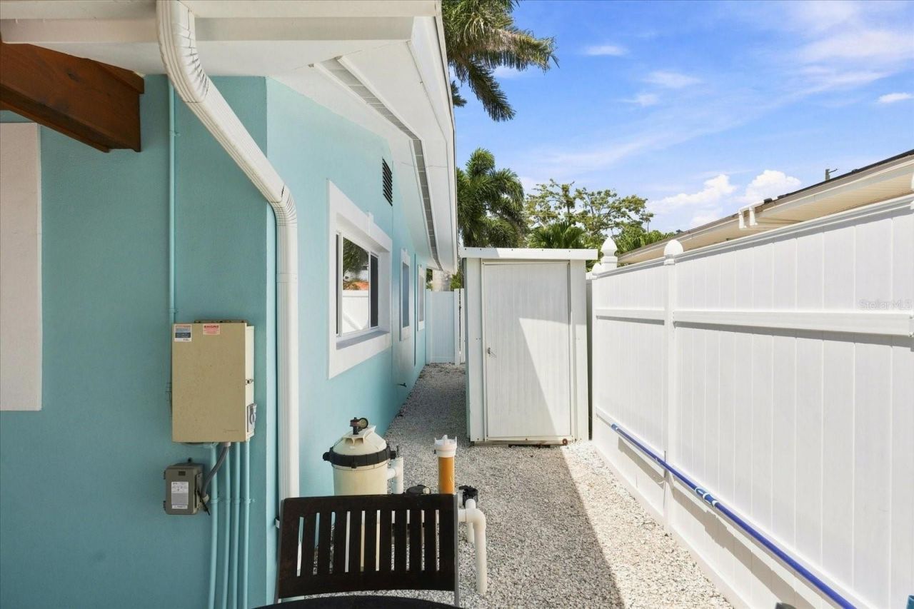 7852 Causeway Boulevard S, Saint Petersburg, FL 33707 Photo