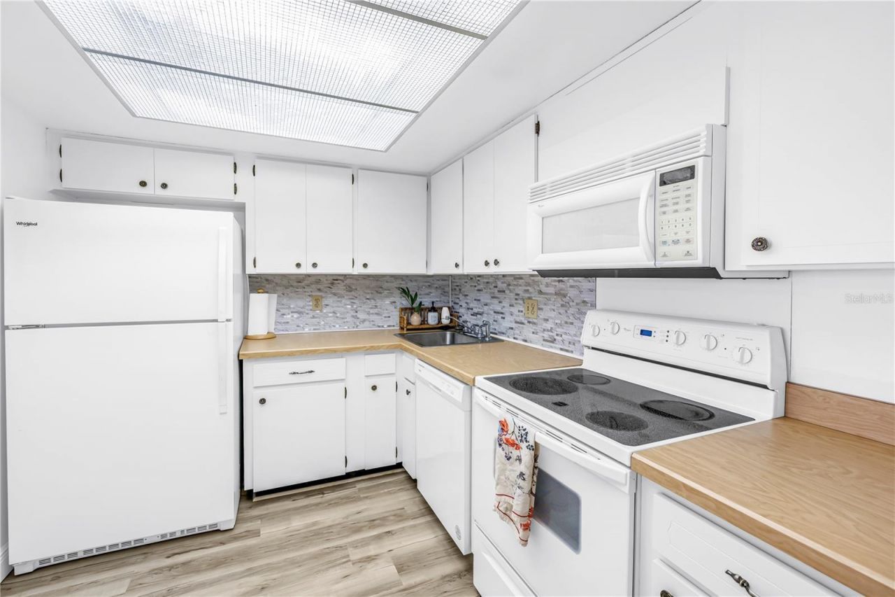 4900 Brittany Drive S, Unit 205, Saint Petersburg, FL 33715 Photo