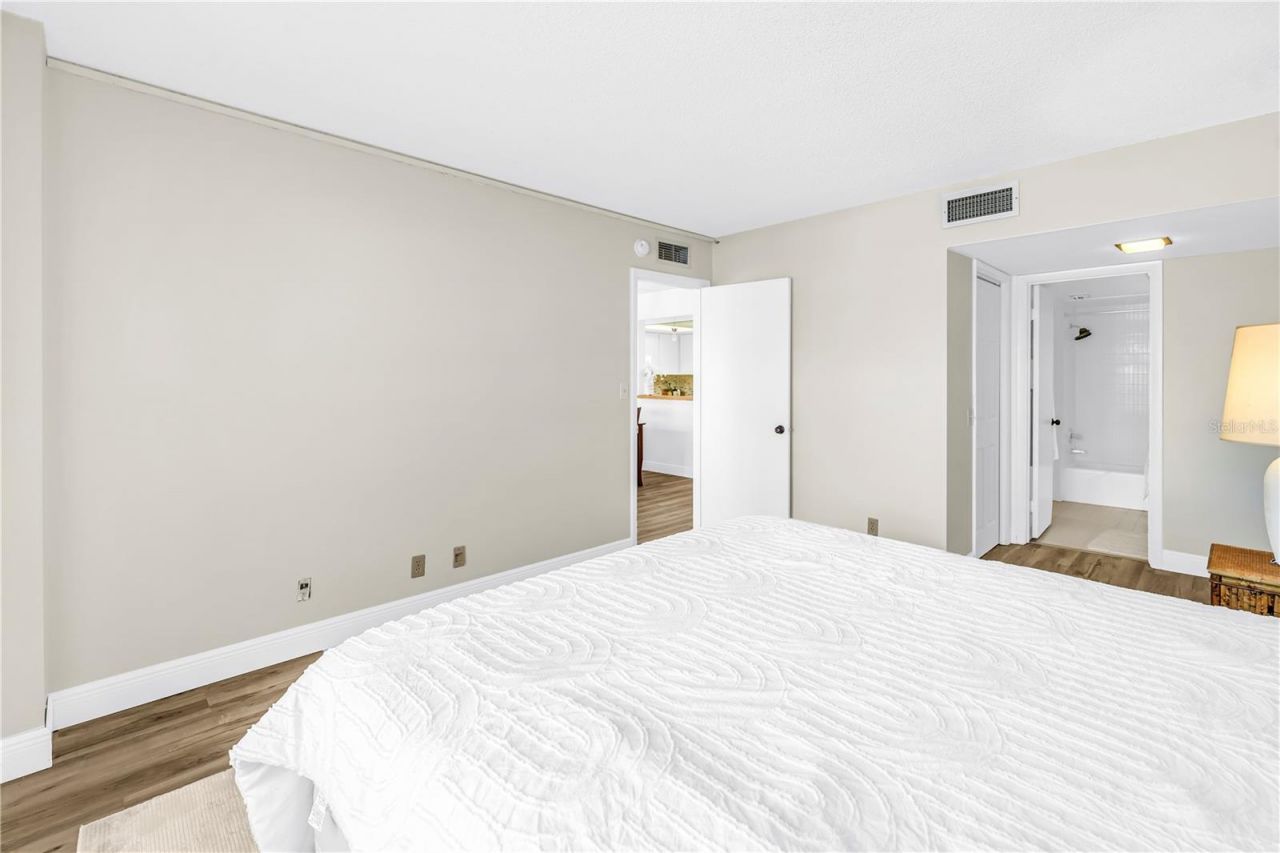 4900 Brittany Drive S, Unit 205, Saint Petersburg, FL 33715 Photo