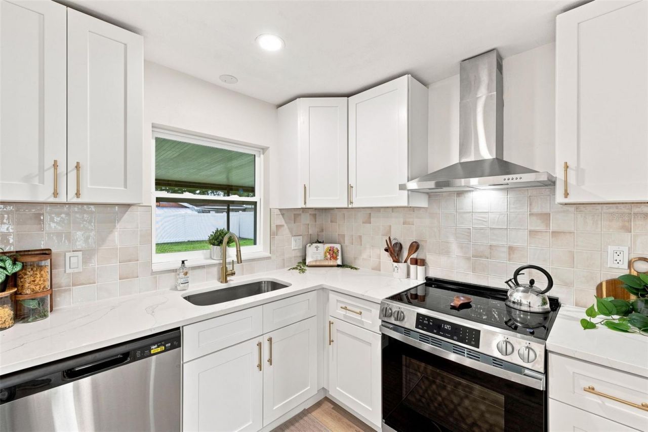 6041 15th Street N, Saint Petersburg, FL 33703 Photo