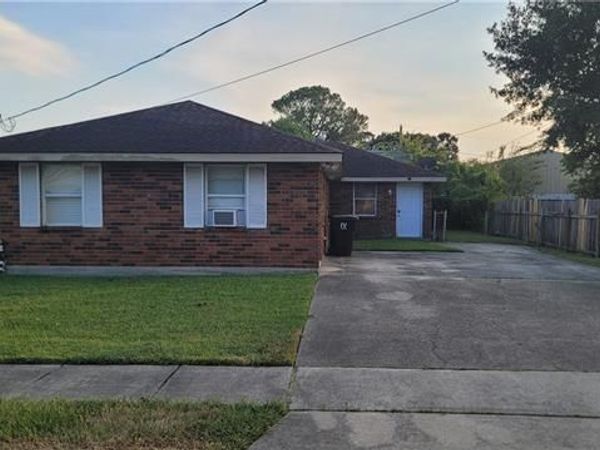 204 5TH Street , Chalmette, LA 70043