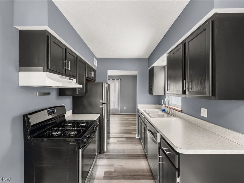 3883 Brookside Boulevard , Cleveland, OH 44111 Photo 10