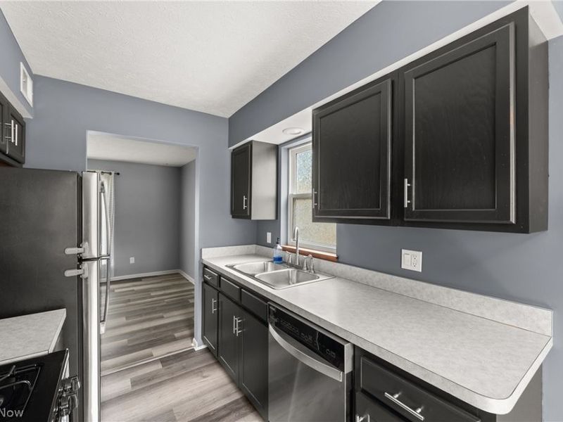 3883 Brookside Boulevard , Cleveland, OH 44111 Photo 11