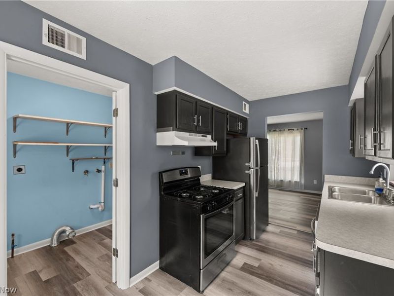 3883 Brookside Boulevard , Cleveland, OH 44111 Photo 12