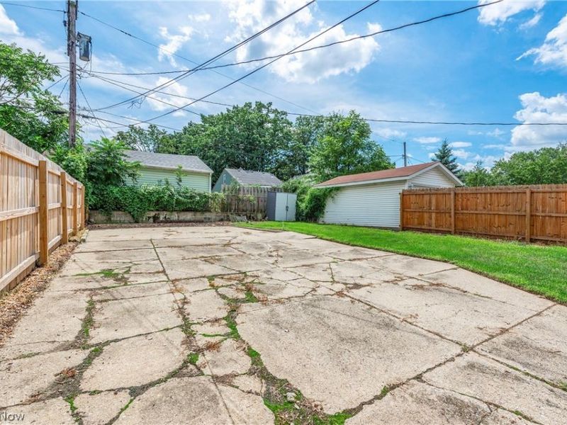 3883 Brookside Boulevard , Cleveland, OH 44111 Photo 32