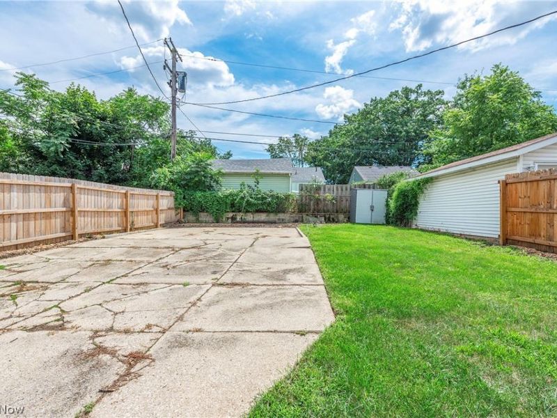 3883 Brookside Boulevard , Cleveland, OH 44111 Photo 33