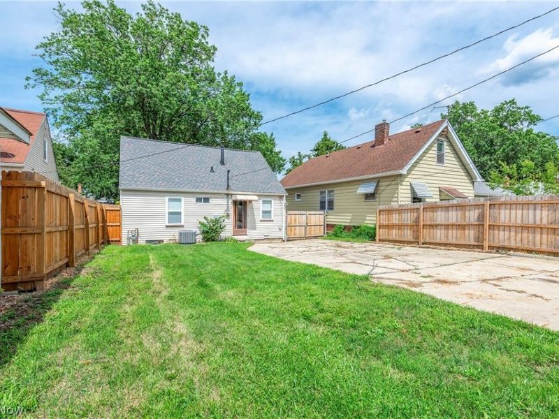 3883 Brookside Boulevard , Cleveland, OH 44111 Photo 35