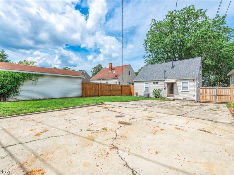 3883 Brookside Boulevard , Cleveland, OH 44111 Photo 36