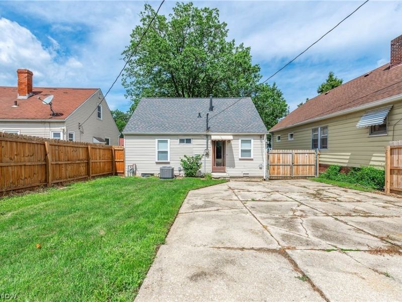 3883 Brookside Boulevard , Cleveland, OH 44111 Photo 37