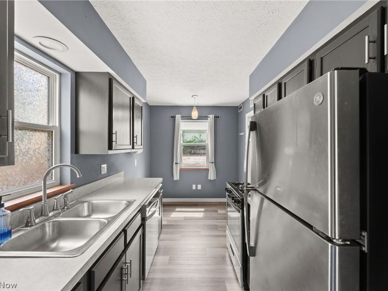 3883 Brookside Boulevard , Cleveland, OH 44111 Photo 7