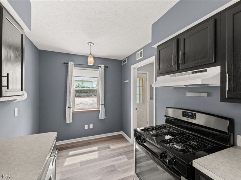 3883 Brookside Boulevard , Cleveland, OH 44111 Photo 9
