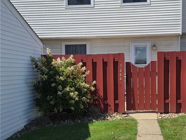 7444 Noble Court , Mentor, OH 44060