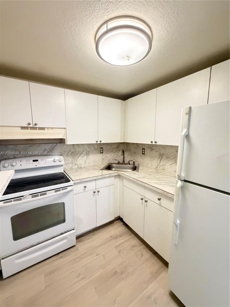 606 W 81st St , Unit 209, Hialeah, FL 33014 Photo