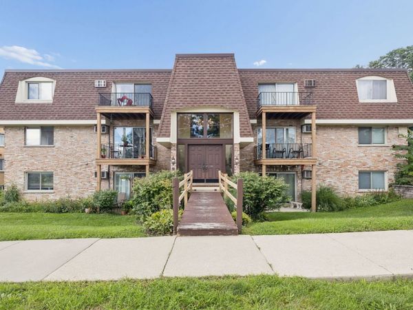 201 N President Street , Unit 3C, Wheaton, IL 60187