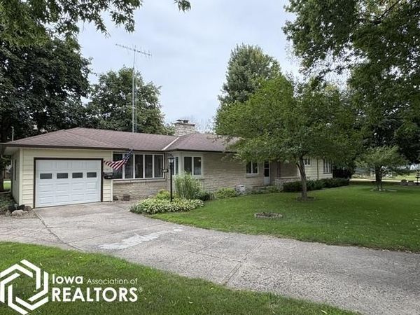 207 4th Avenue SE, Belmond, IA 50421