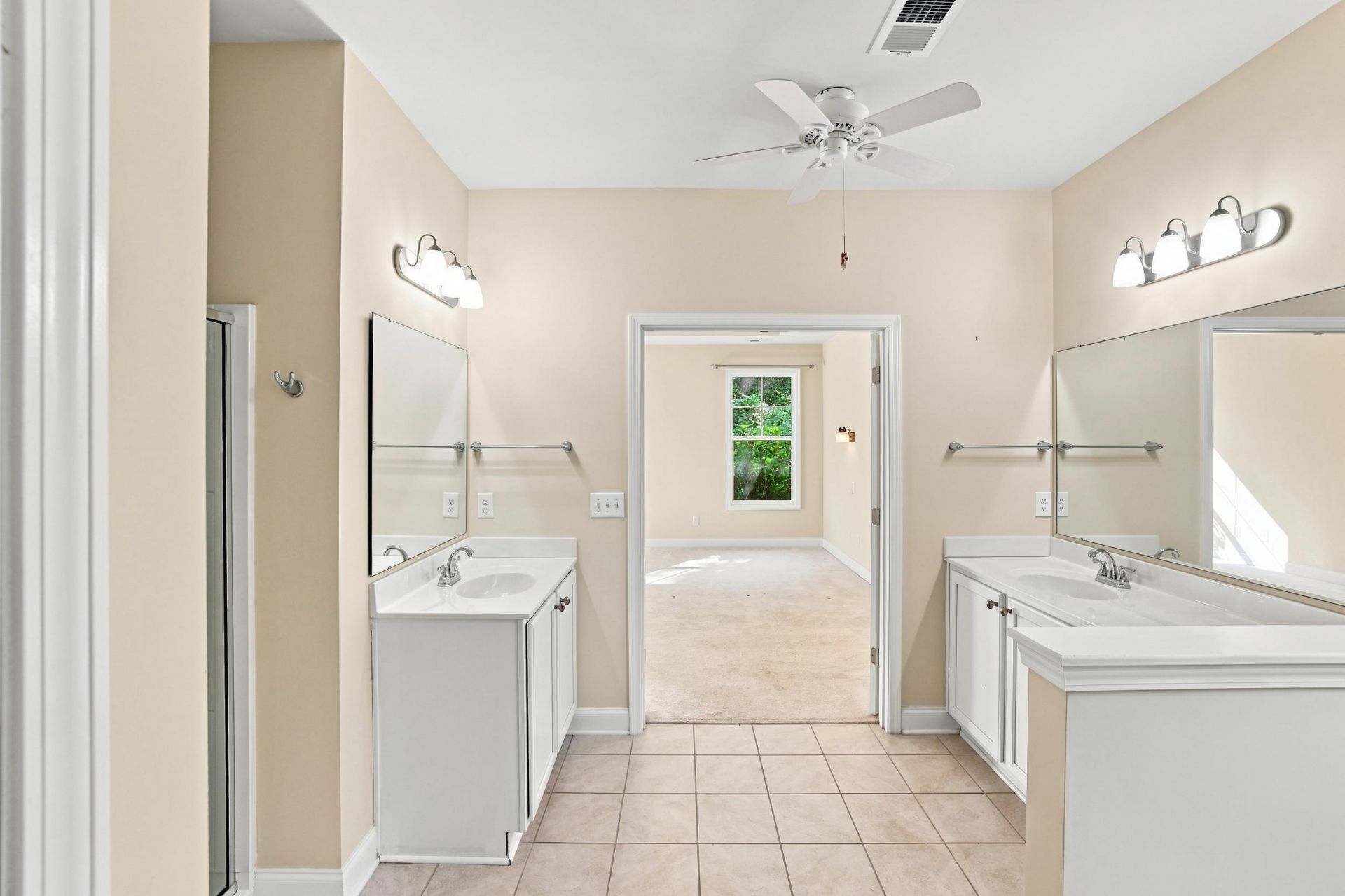 242 Hyacinth Loop  Photo 22