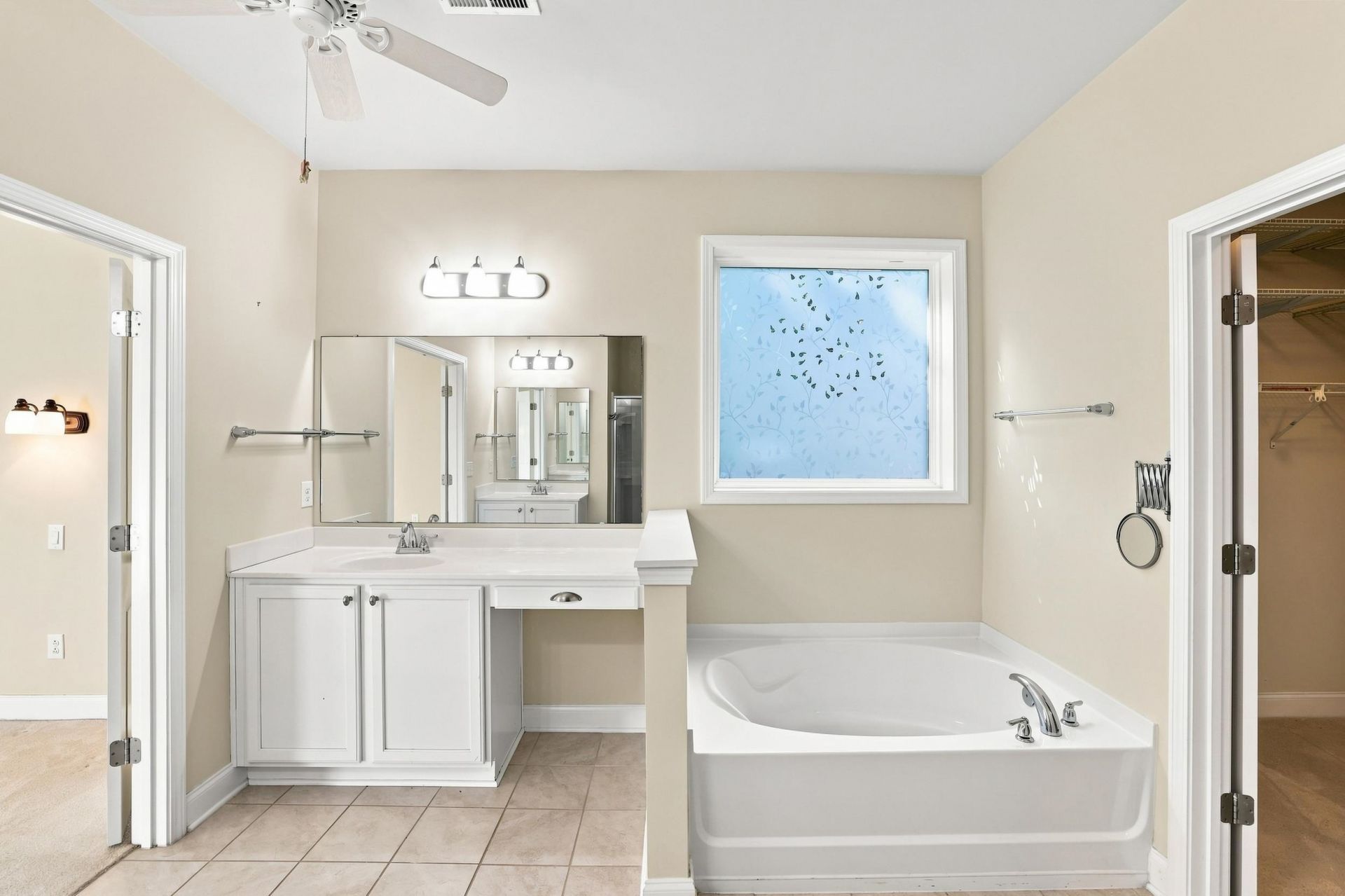 242 Hyacinth Loop  Photo 23