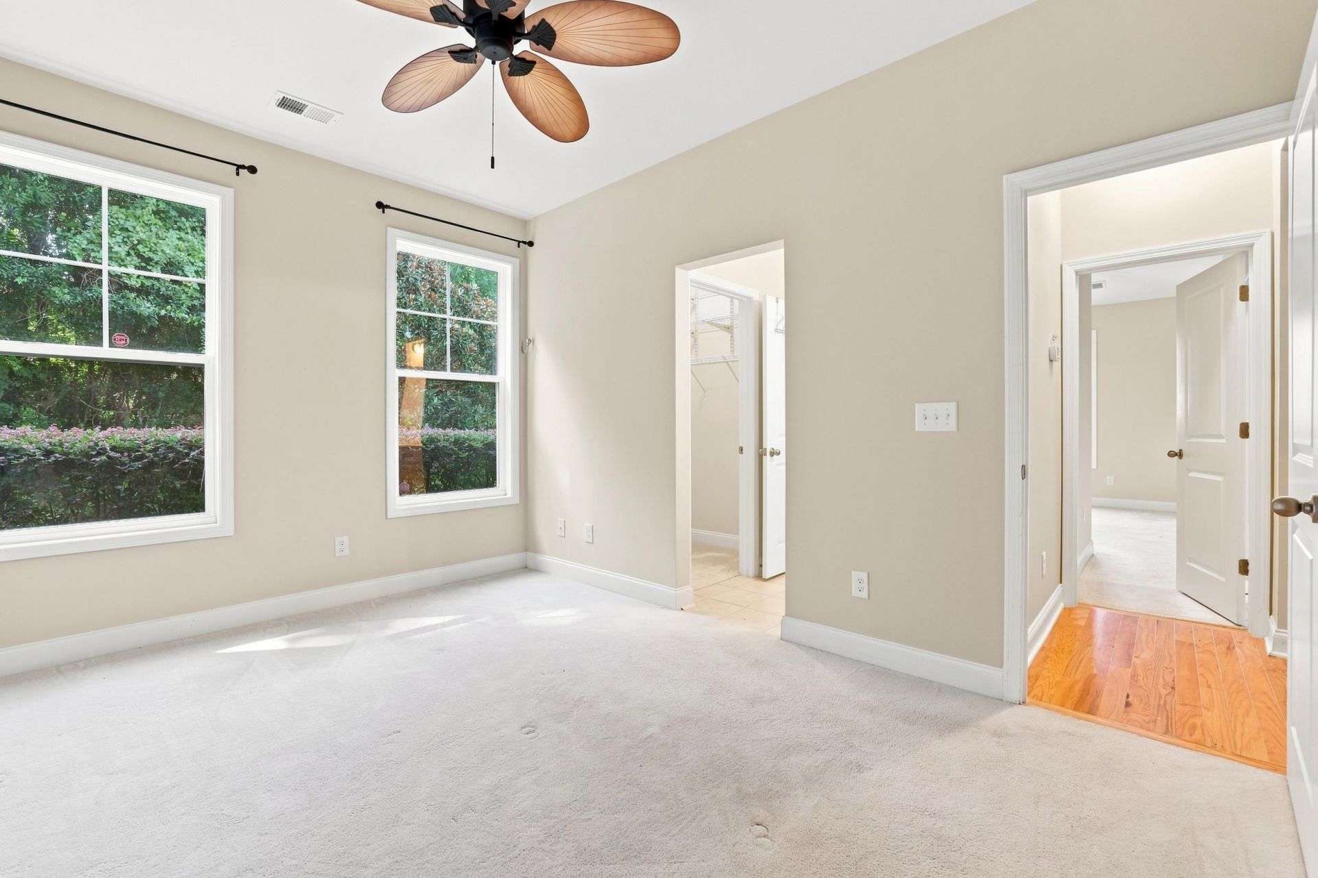 242 Hyacinth Loop  Photo 31