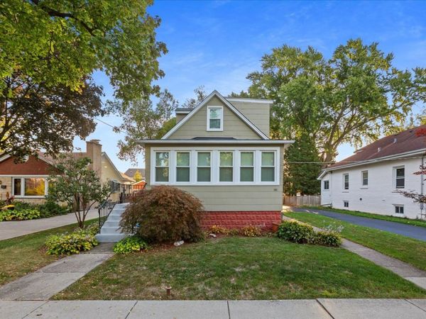 141 N cedar Street , Palatine, IL 60067