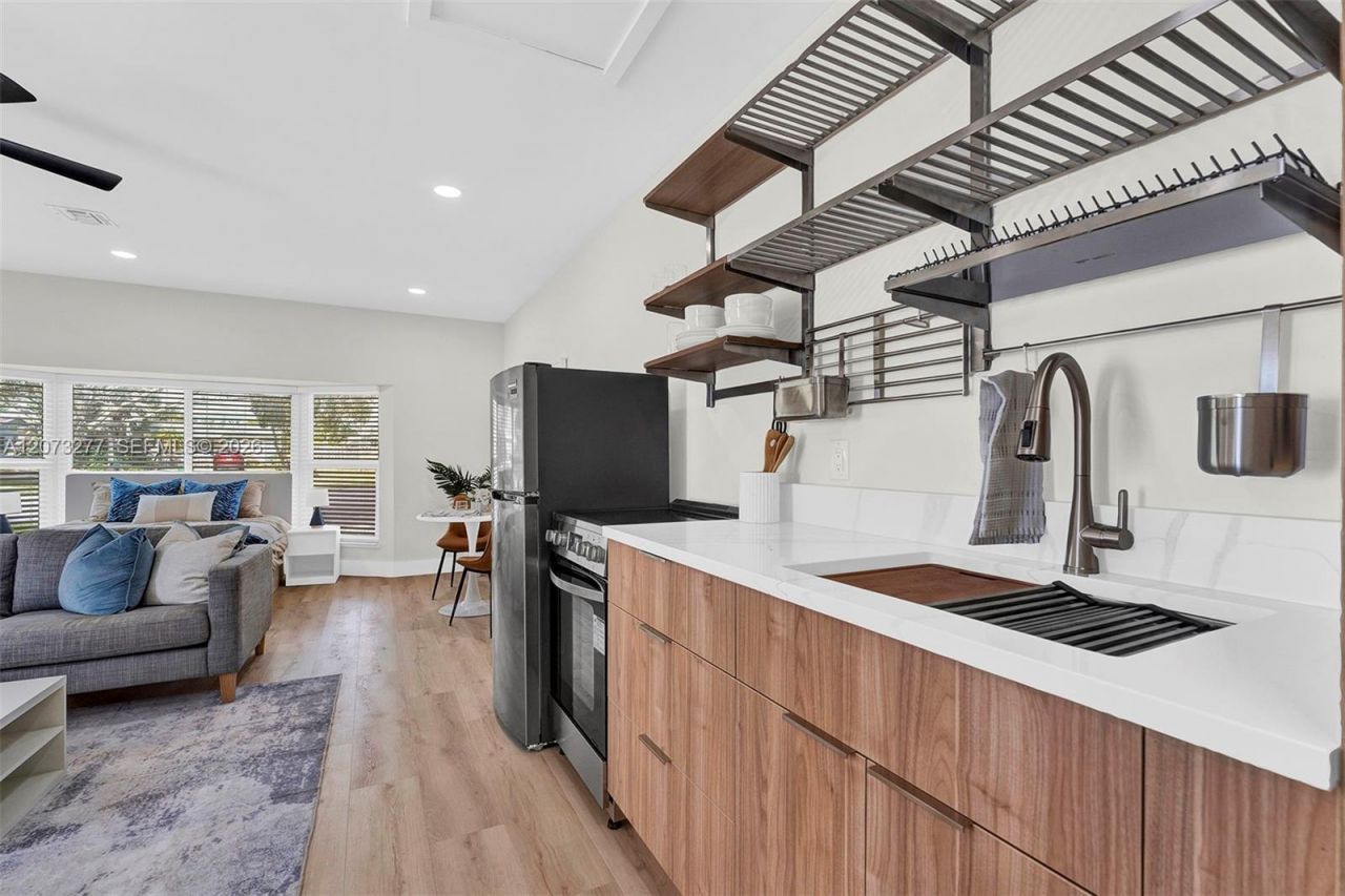 10430 Sunset Strip, Unit S, Sunrise, FL 33322 Photo
