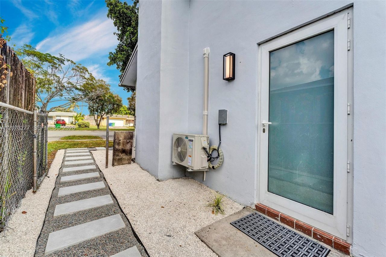 10430 Sunset Strip, Unit S, Sunrise, FL 33322 Photo
