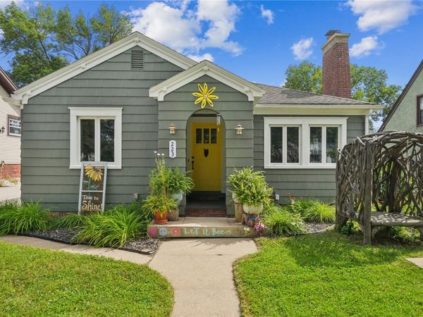 223 23rd St Drive SE, Cedar Rapids, IA 52403